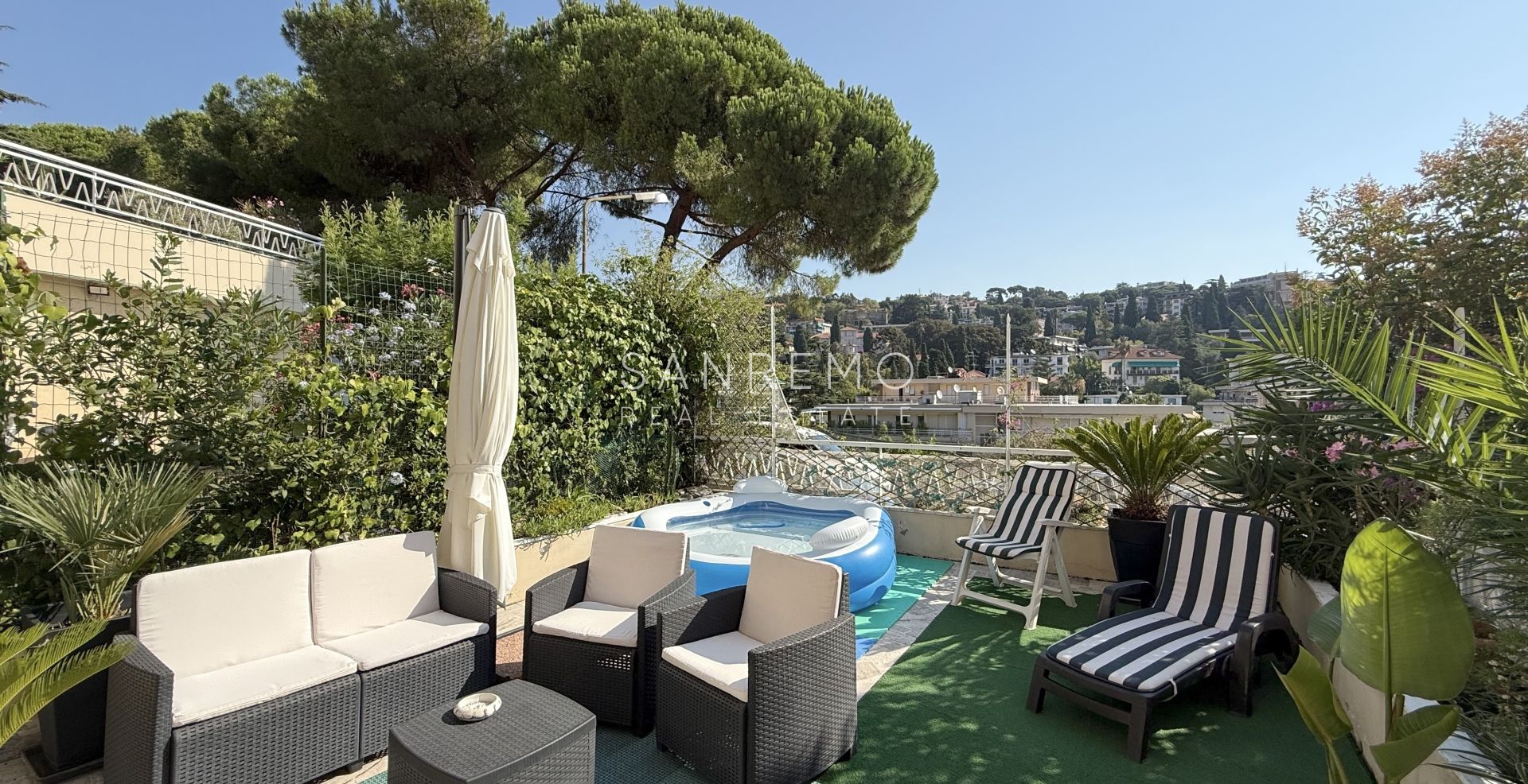 Charming one-bedroom apartment with a pleasant outdoor space