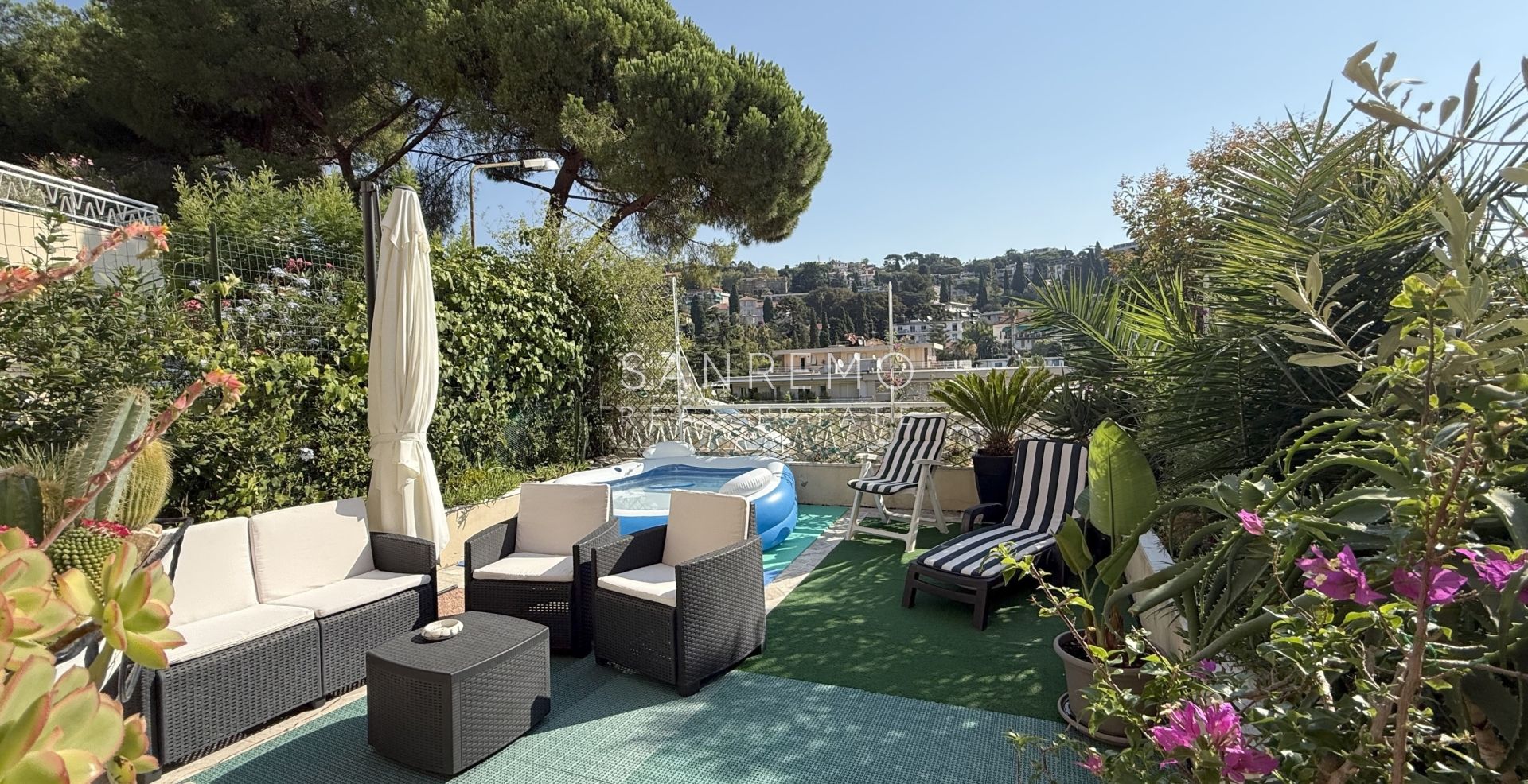 Charming one-bedroom apartment with a pleasant outdoor space