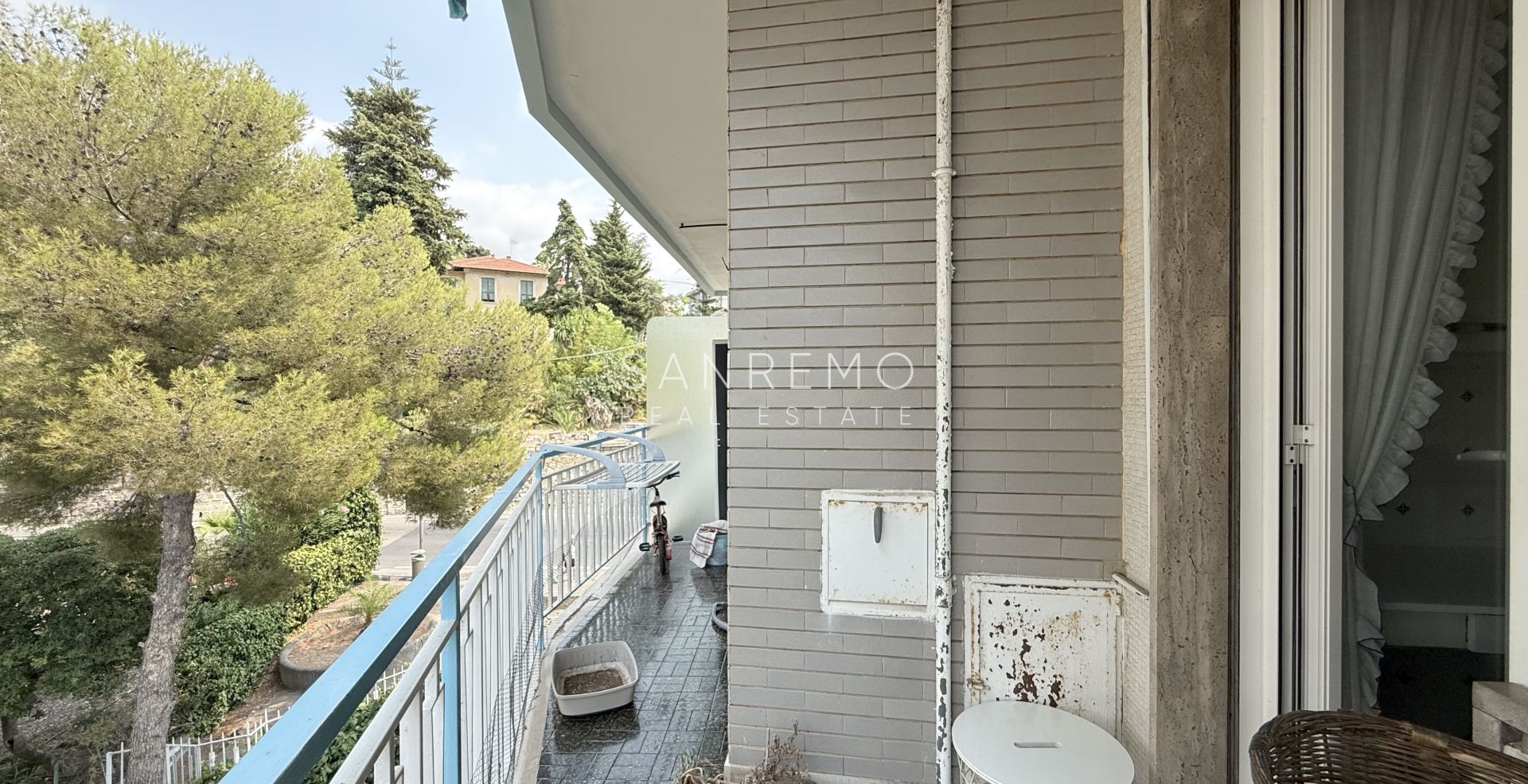 Bright apartment with a terrace just a few minutes' walk from the sea