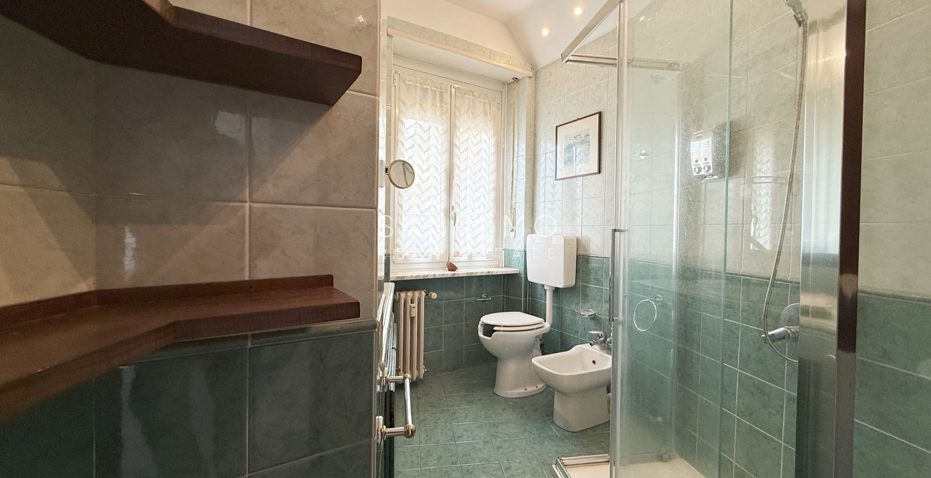 Bright apartment with a terrace just a few minutes' walk from the sea
