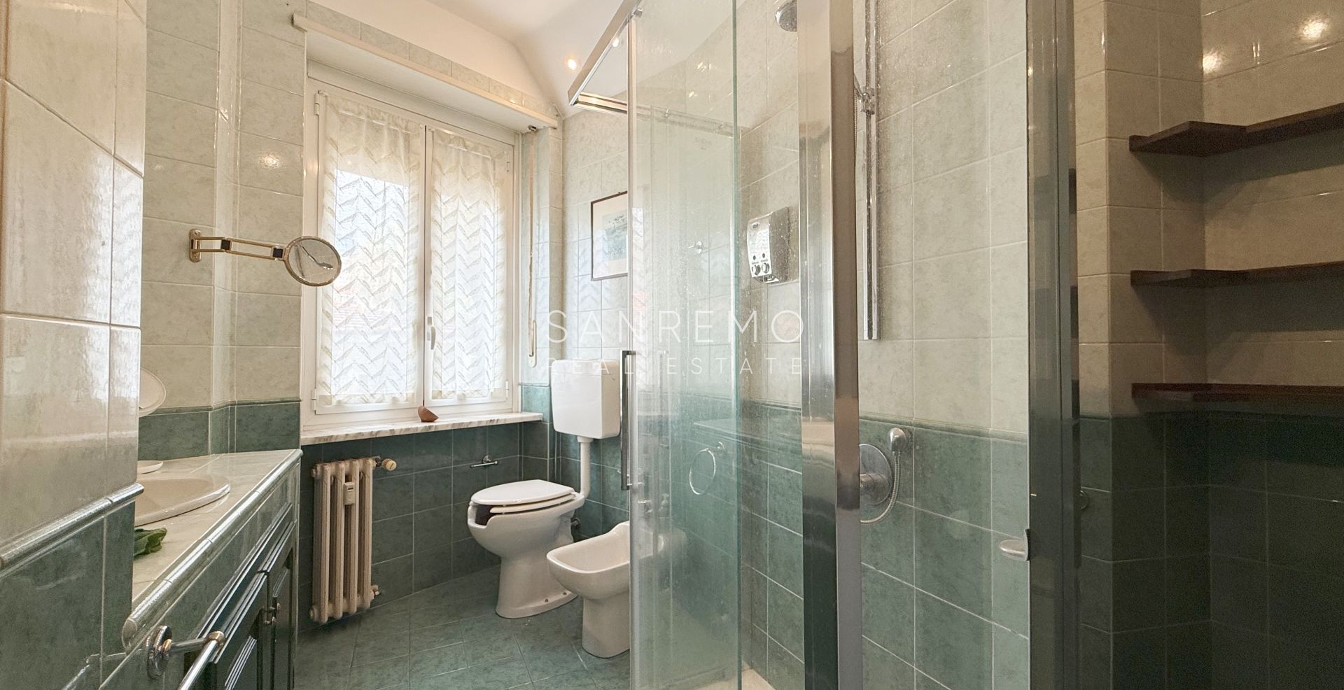 Bright apartment with a terrace just a few minutes' walk from the sea