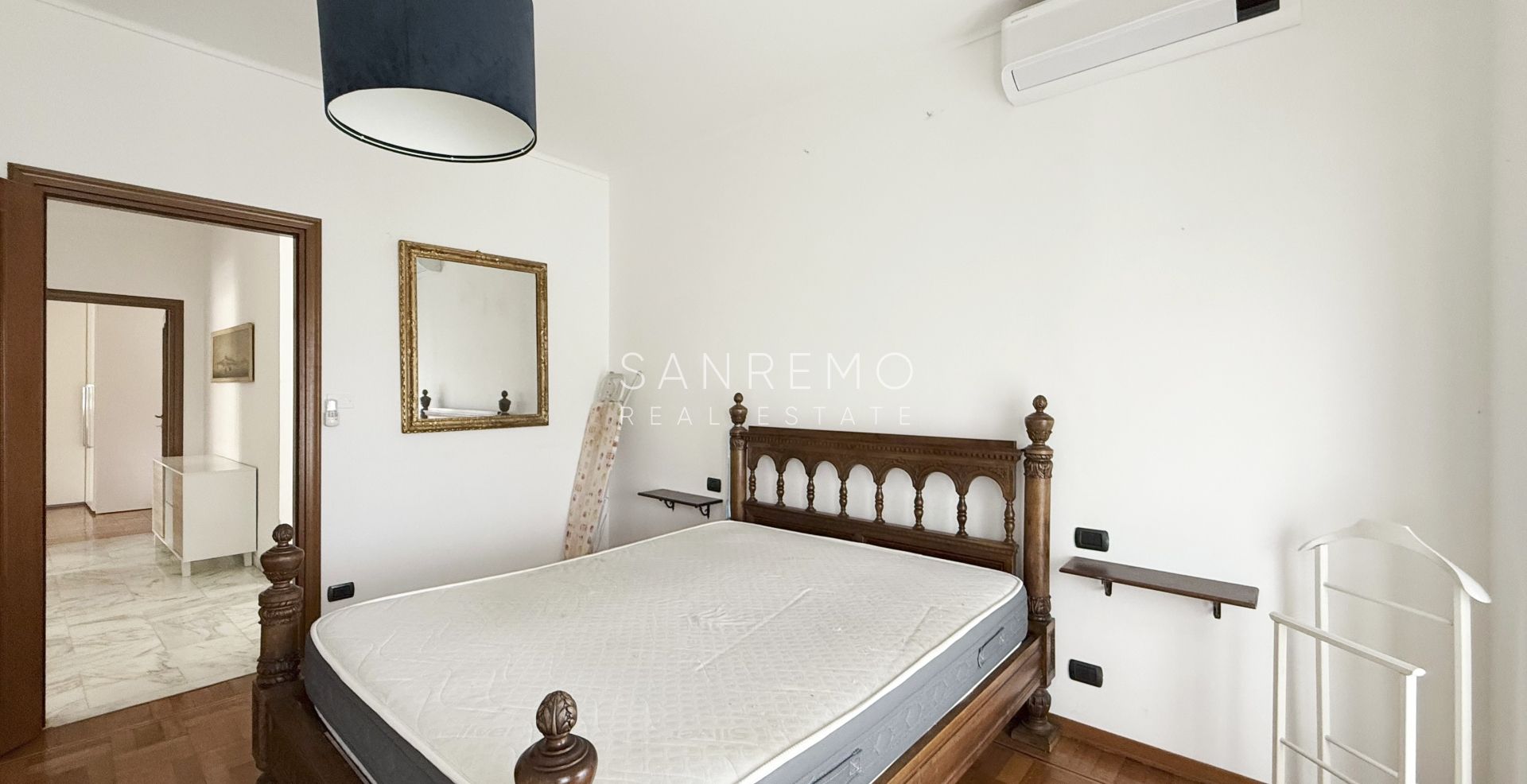 Bright apartment with a terrace just a few minutes' walk from the sea