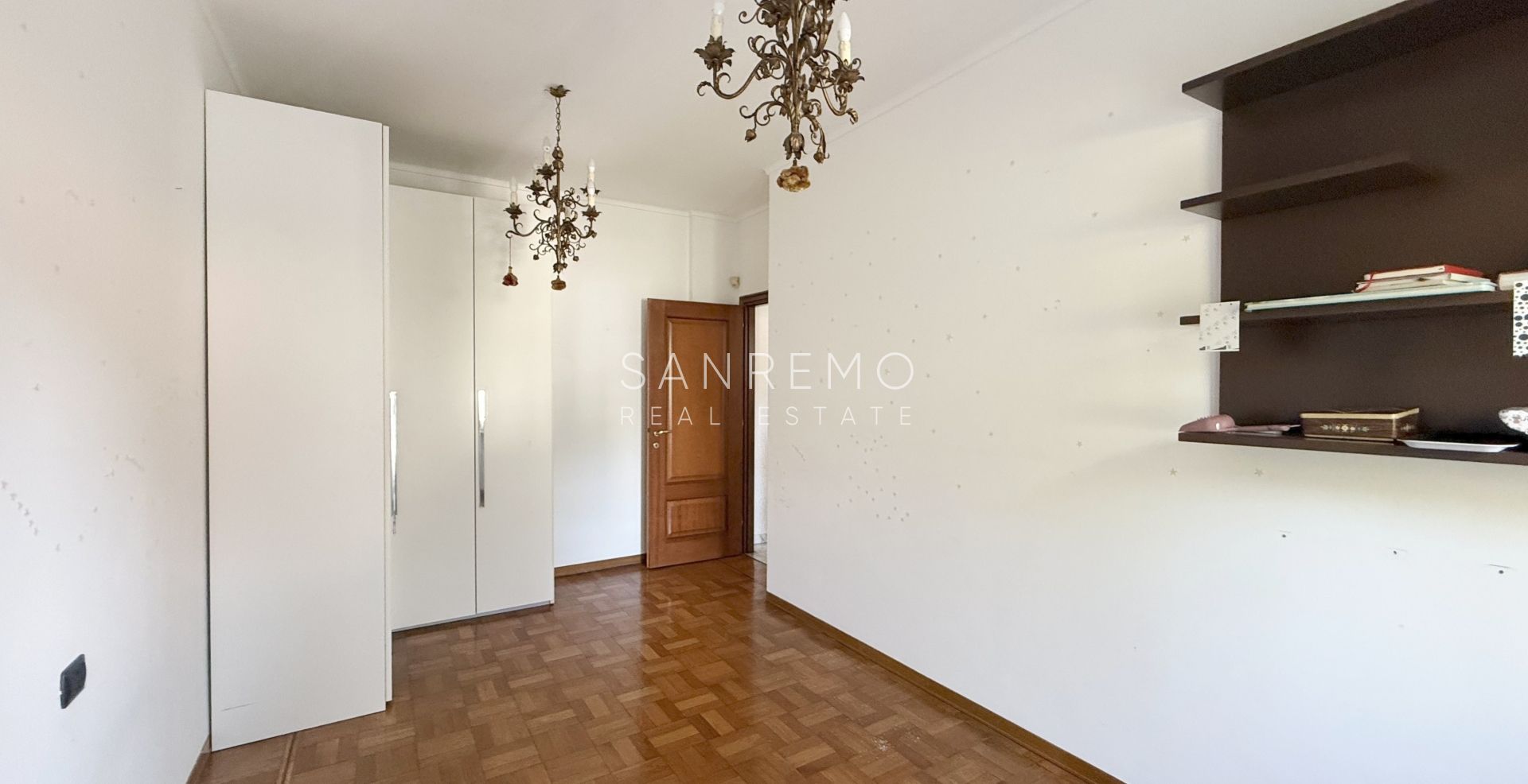 Bright apartment with a terrace just a few minutes' walk from the sea