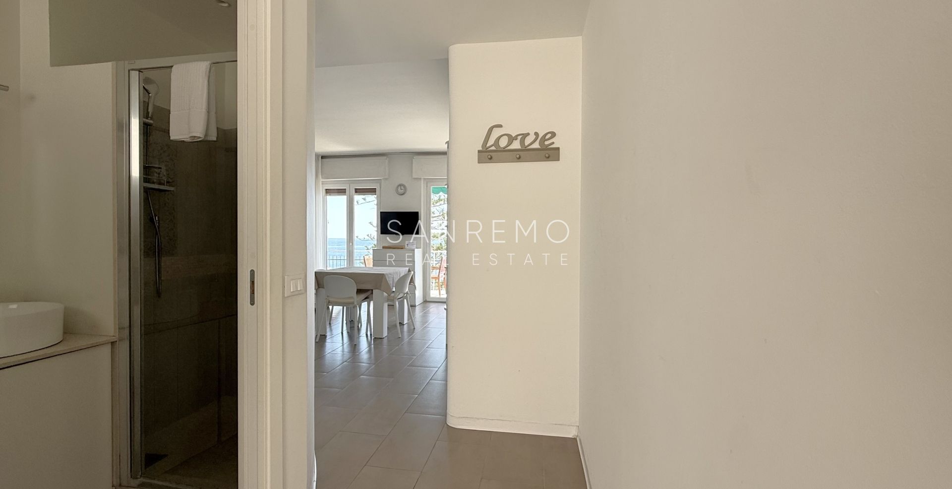 Bright one-bedroom apartment with a spacious terrace directly overlooking the sea