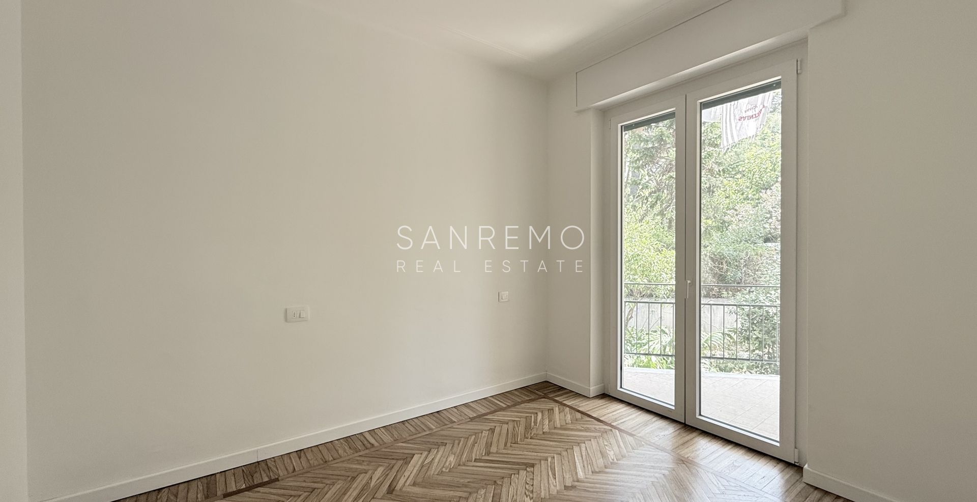 Sunny apartment with a lovely balcony