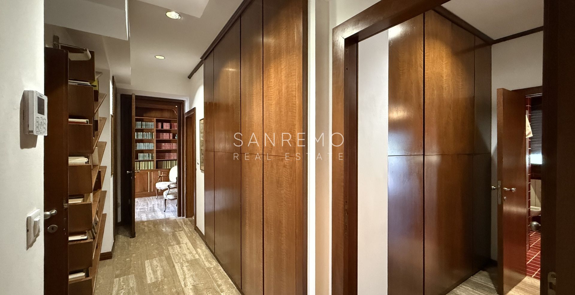 Spacious apartment in an elegant condominium surrounded by greenery