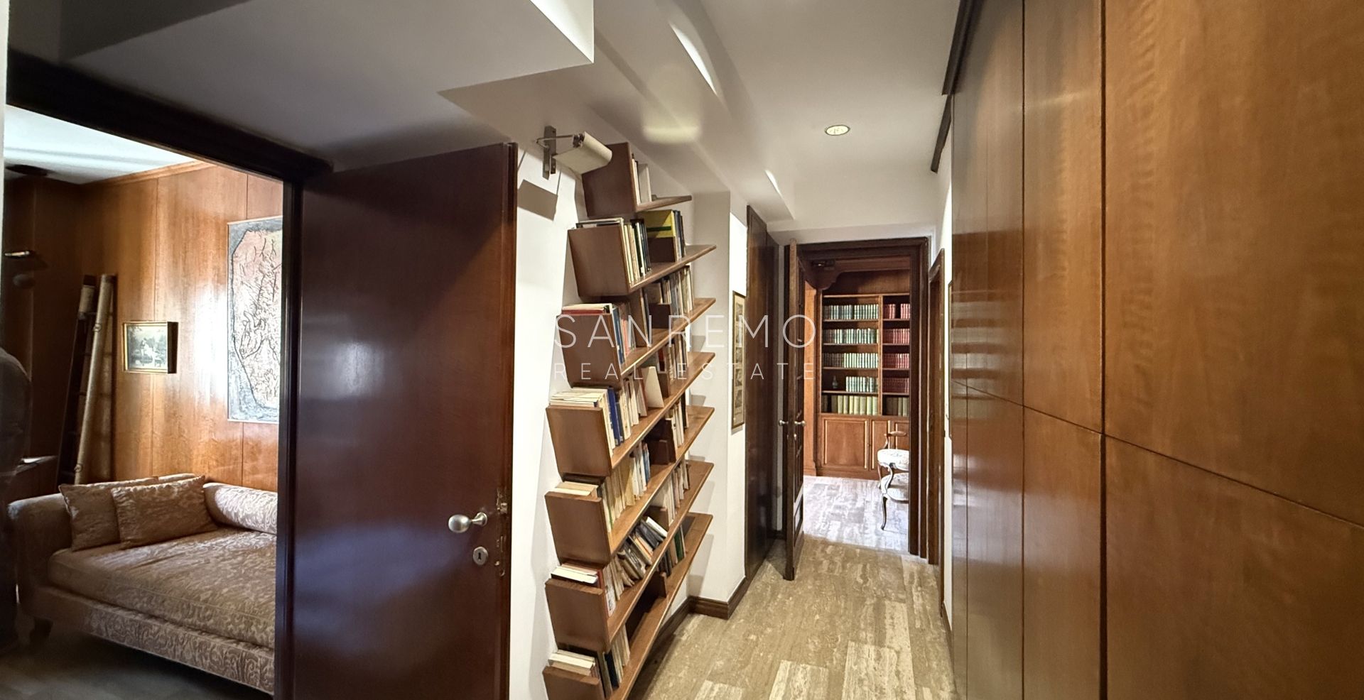 Spacious apartment in an elegant condominium surrounded by greenery
