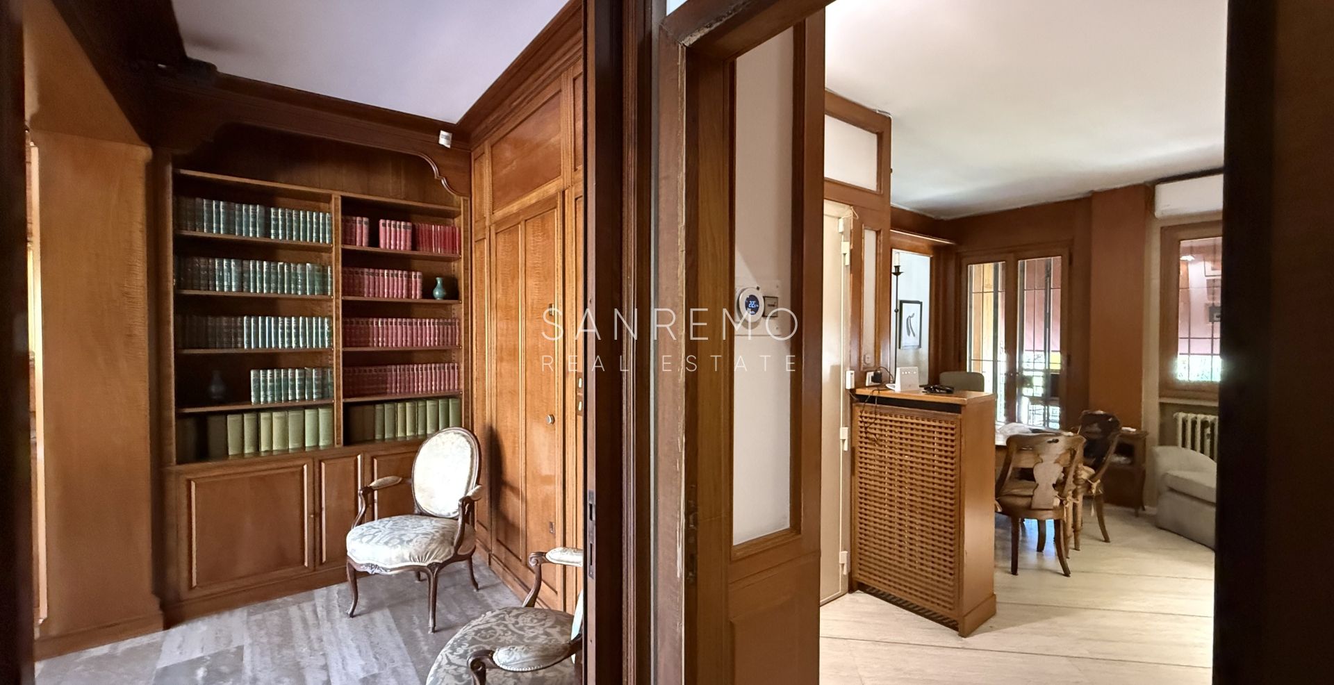 Spacious apartment in an elegant condominium surrounded by greenery