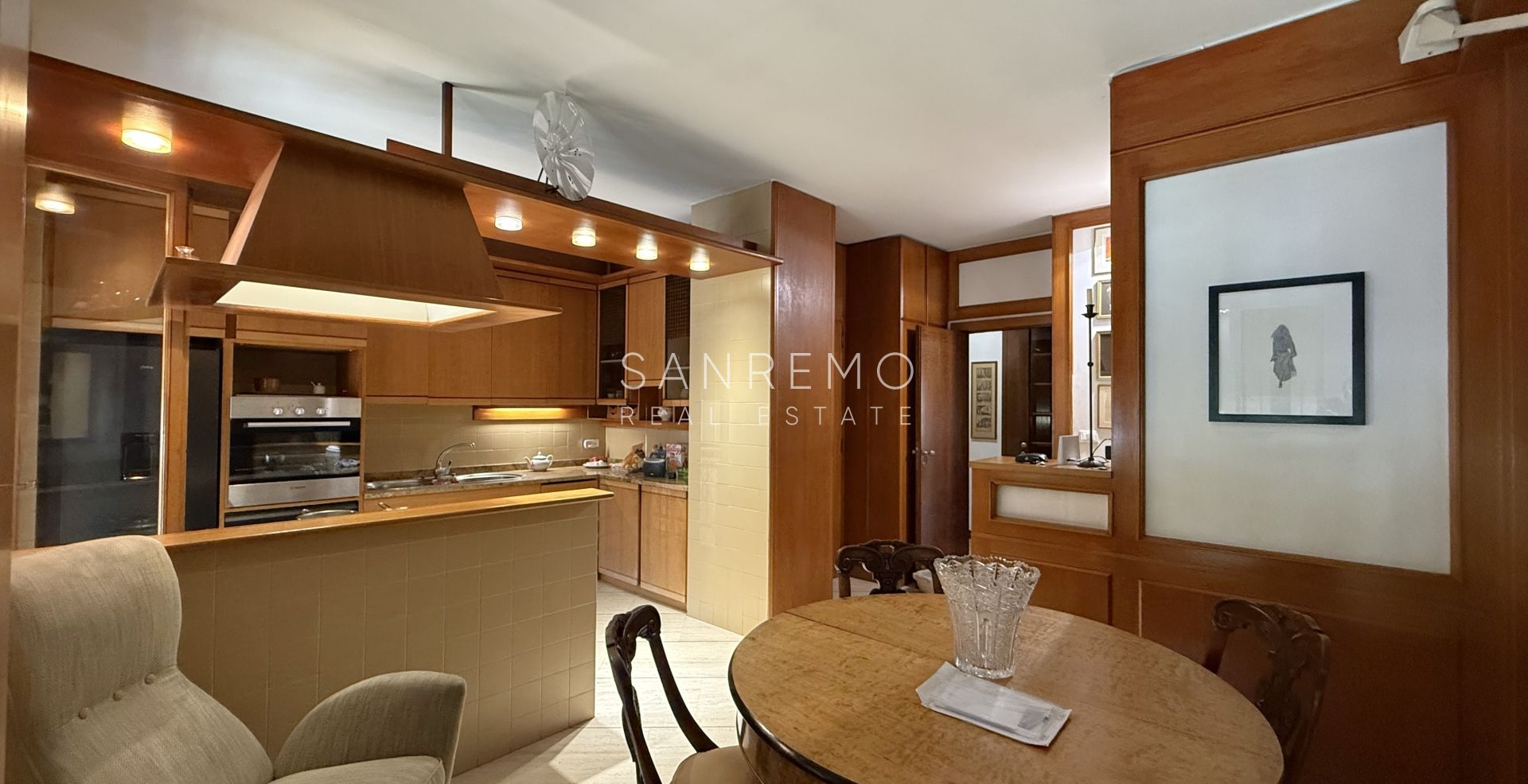 Spacious apartment in an elegant condominium surrounded by greenery