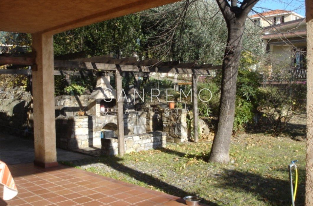 Villa with garden and seaview