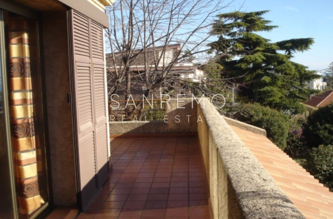 Villa with garden and seaview