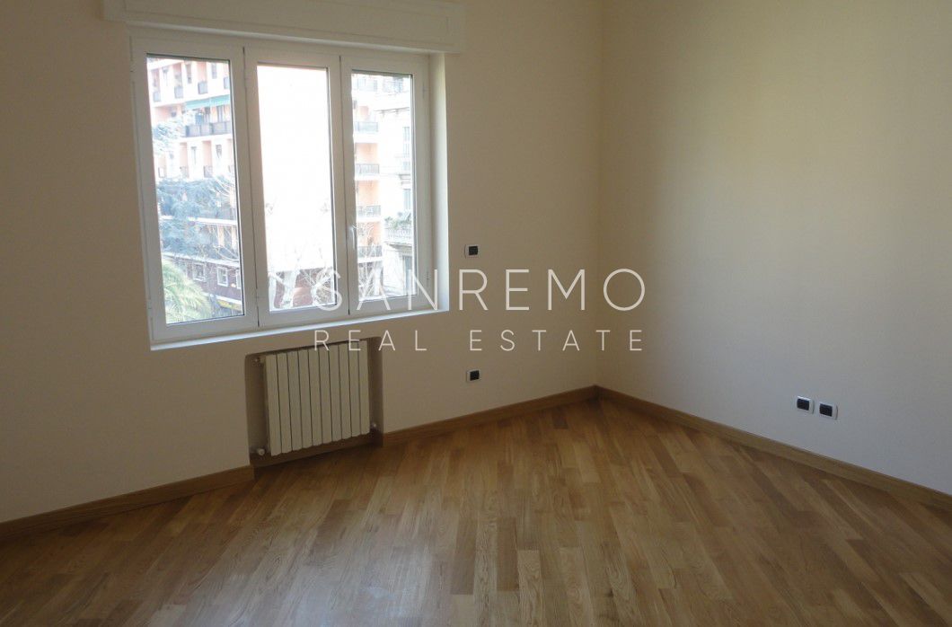 Three-room flat in the center of the city