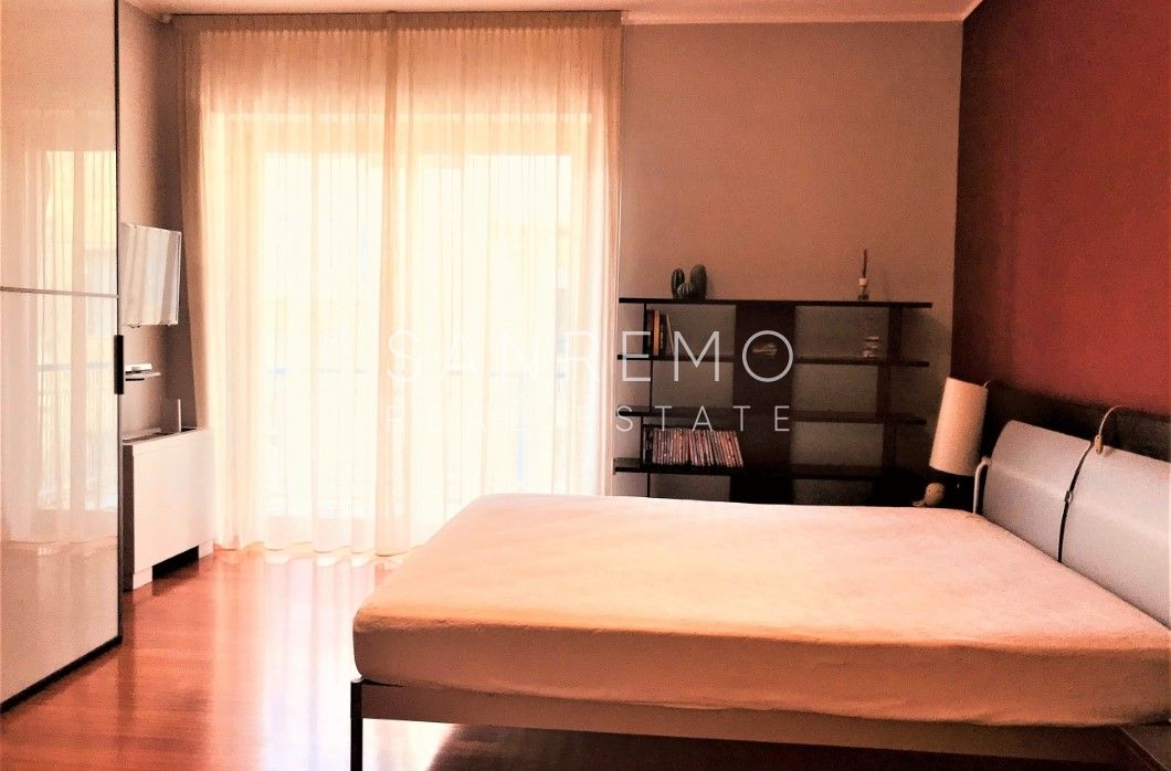 apartment close to Portosole with swimming pool and concierge