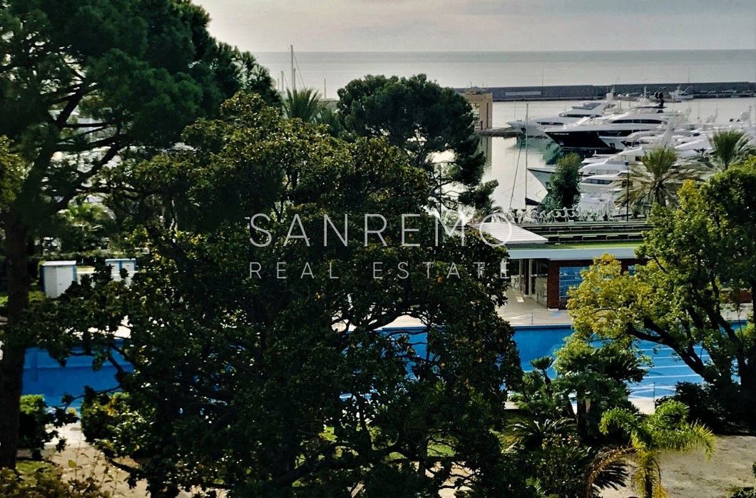 apartment close to Portosole with swimming pool and concierge