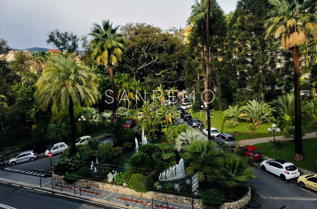 apartment close to Portosole with swimming pool and concierge