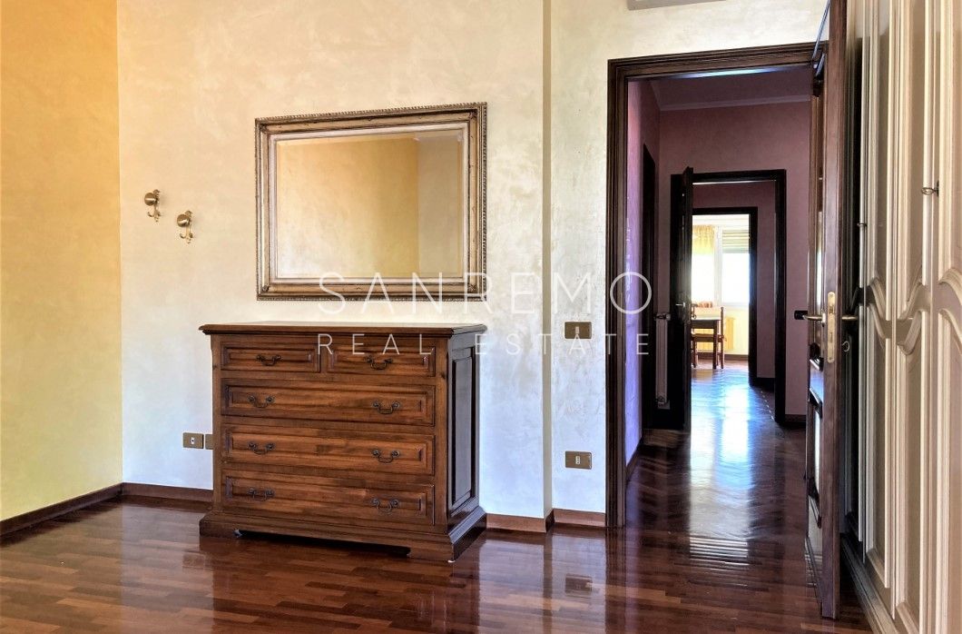 Villa for sale in Ospedaletti