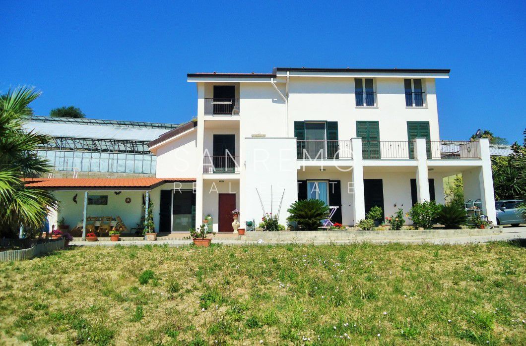 Villa with garden on sale in Sanremo