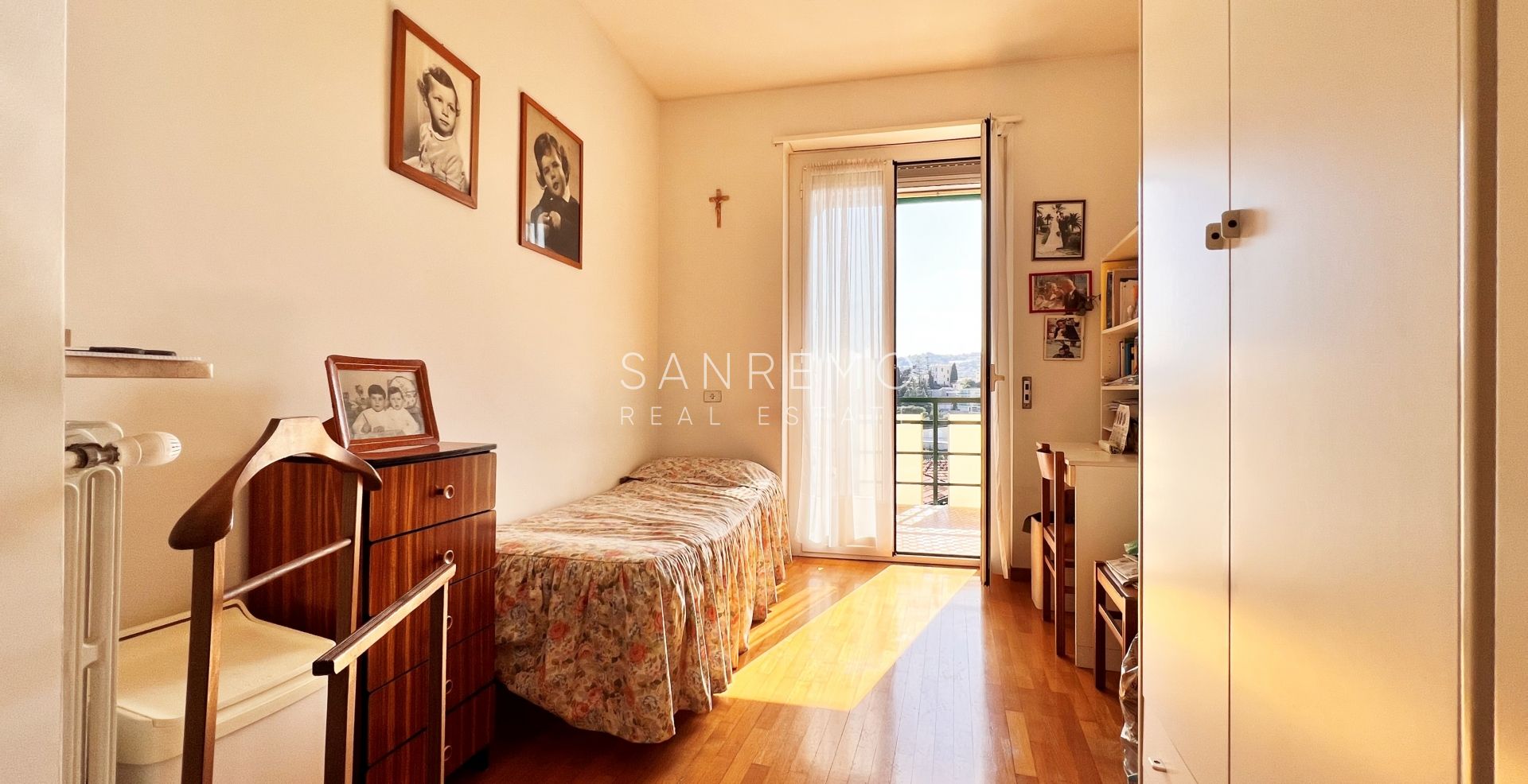 three room apartment in Corso degli Inglesi