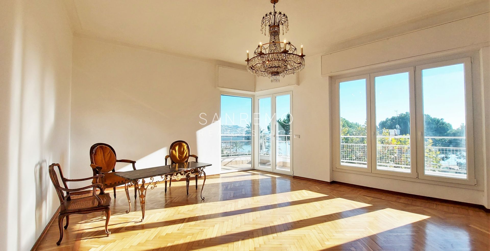 3 bedroom flat with sea view in the city of Sanremo