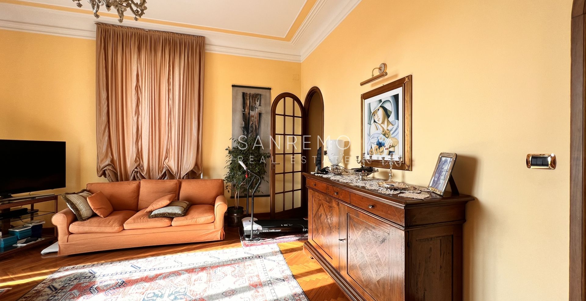 apartment with 3 bedrooms in the city centre, close to the Casino