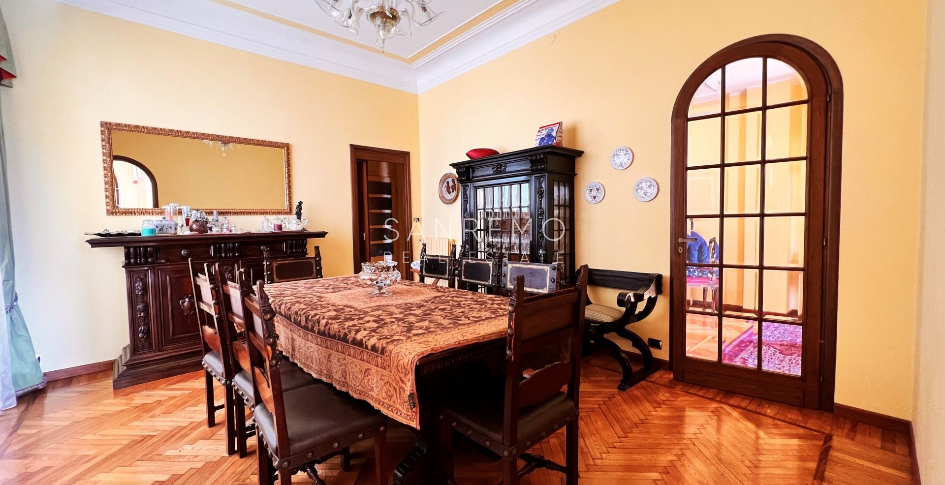 apartment with 3 bedrooms in the city centre, close to the Casino