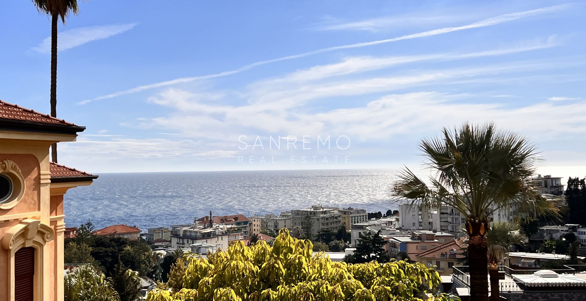 Bright 100 m2 apartment with sea view in a quiet area surrounded by greenery