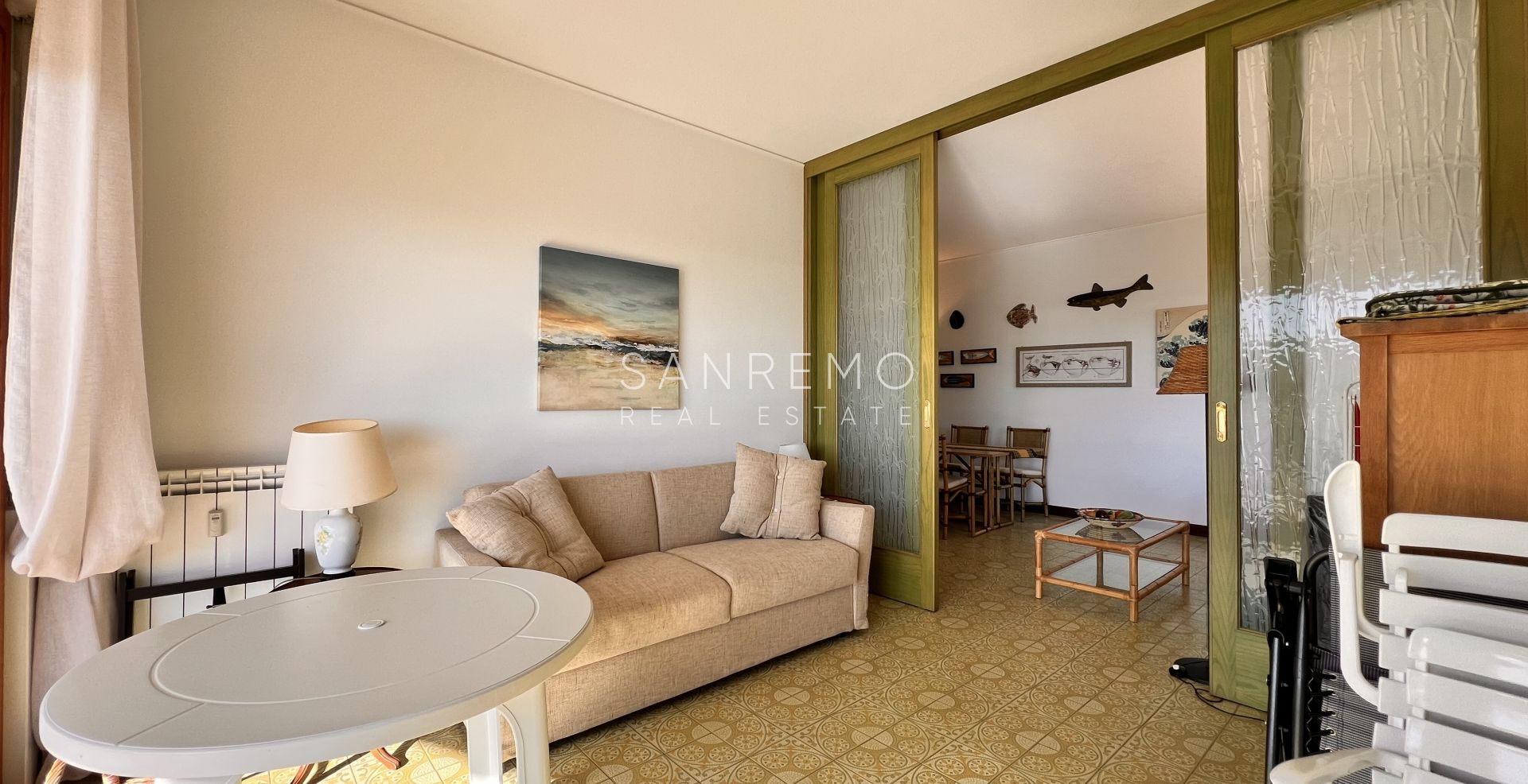 Bright 100 m2 apartment with sea view in a quiet area surrounded by greenery