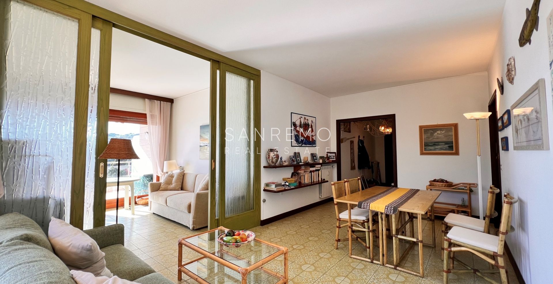 Bright 100 m2 apartment with sea view in a quiet area surrounded by greenery