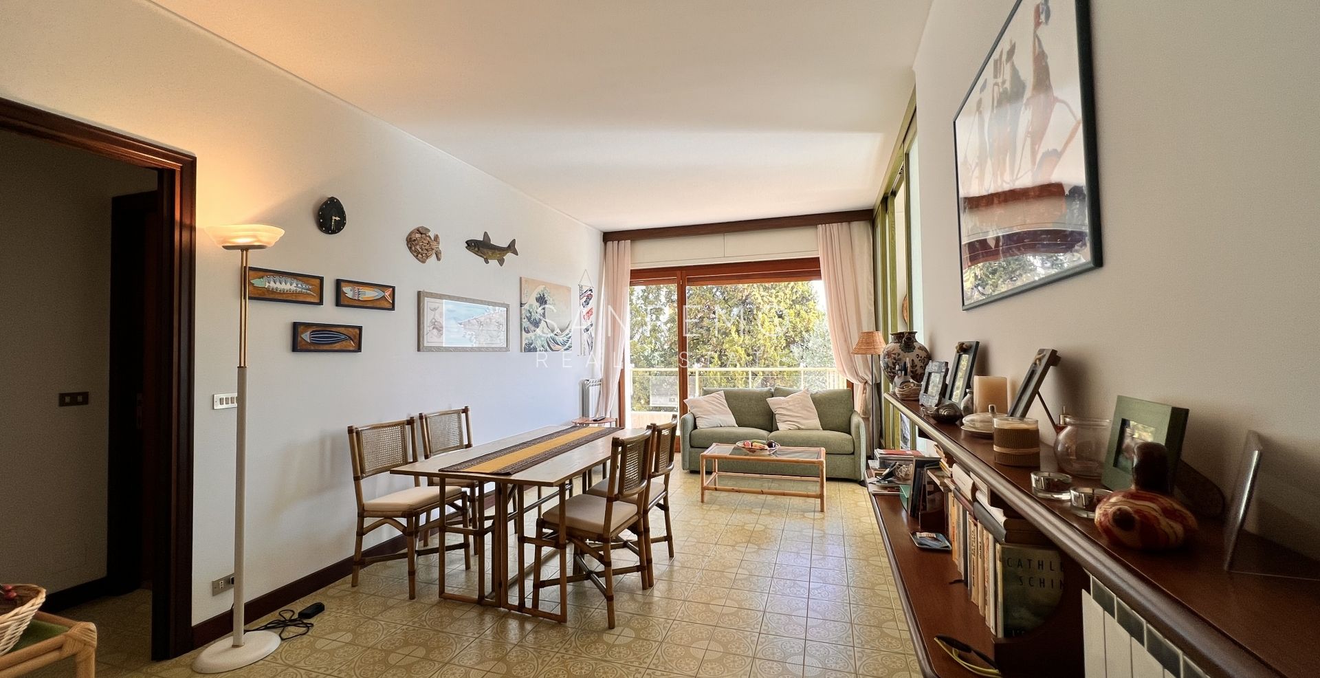 Bright 100 m2 apartment with sea view in a quiet area surrounded by greenery
