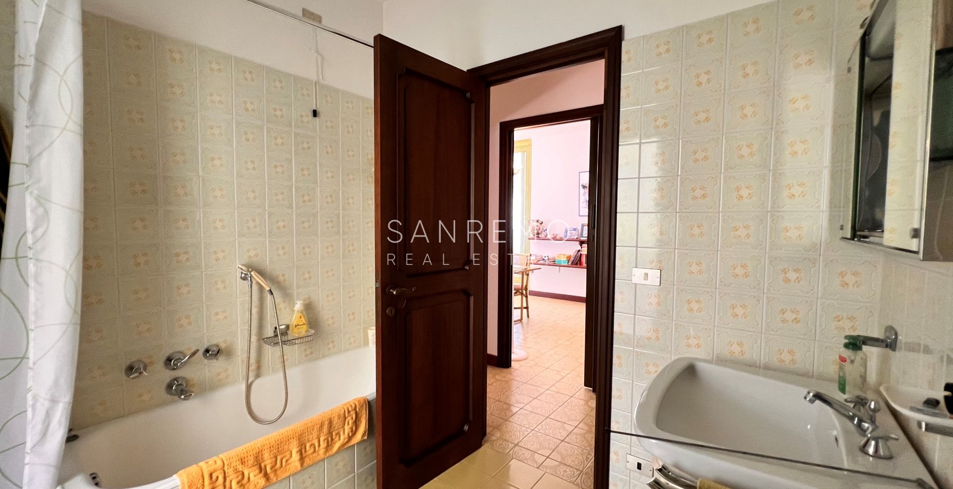 Bright 100 m2 apartment with sea view in a quiet area surrounded by greenery