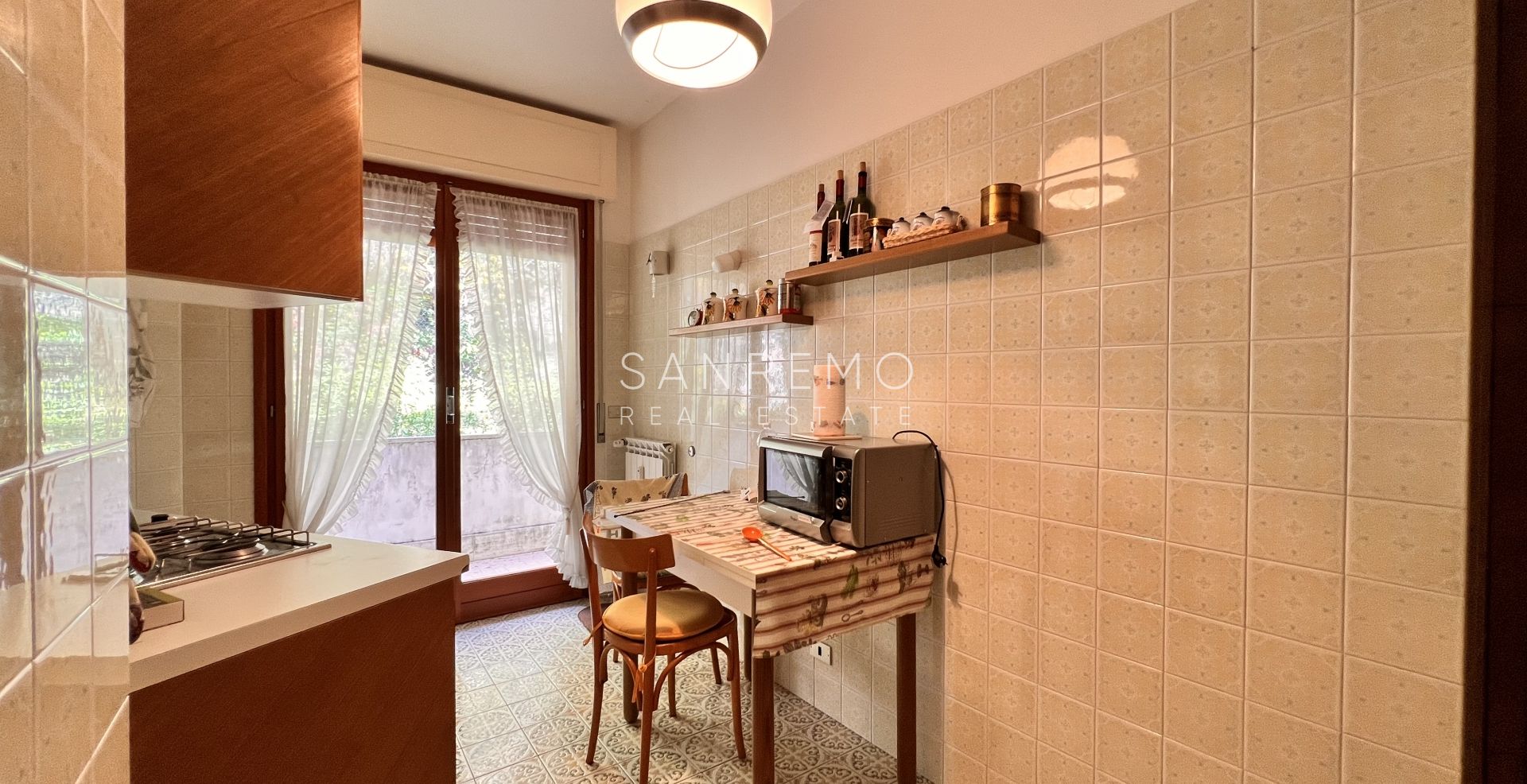 Bright 100 m2 apartment with sea view in a quiet area surrounded by greenery