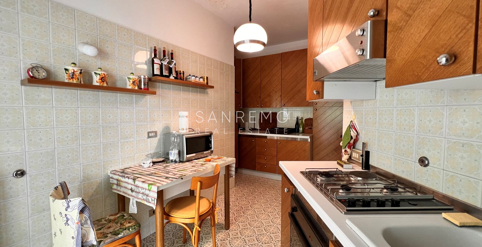 Bright 100 m2 apartment with sea view in a quiet area surrounded by greenery