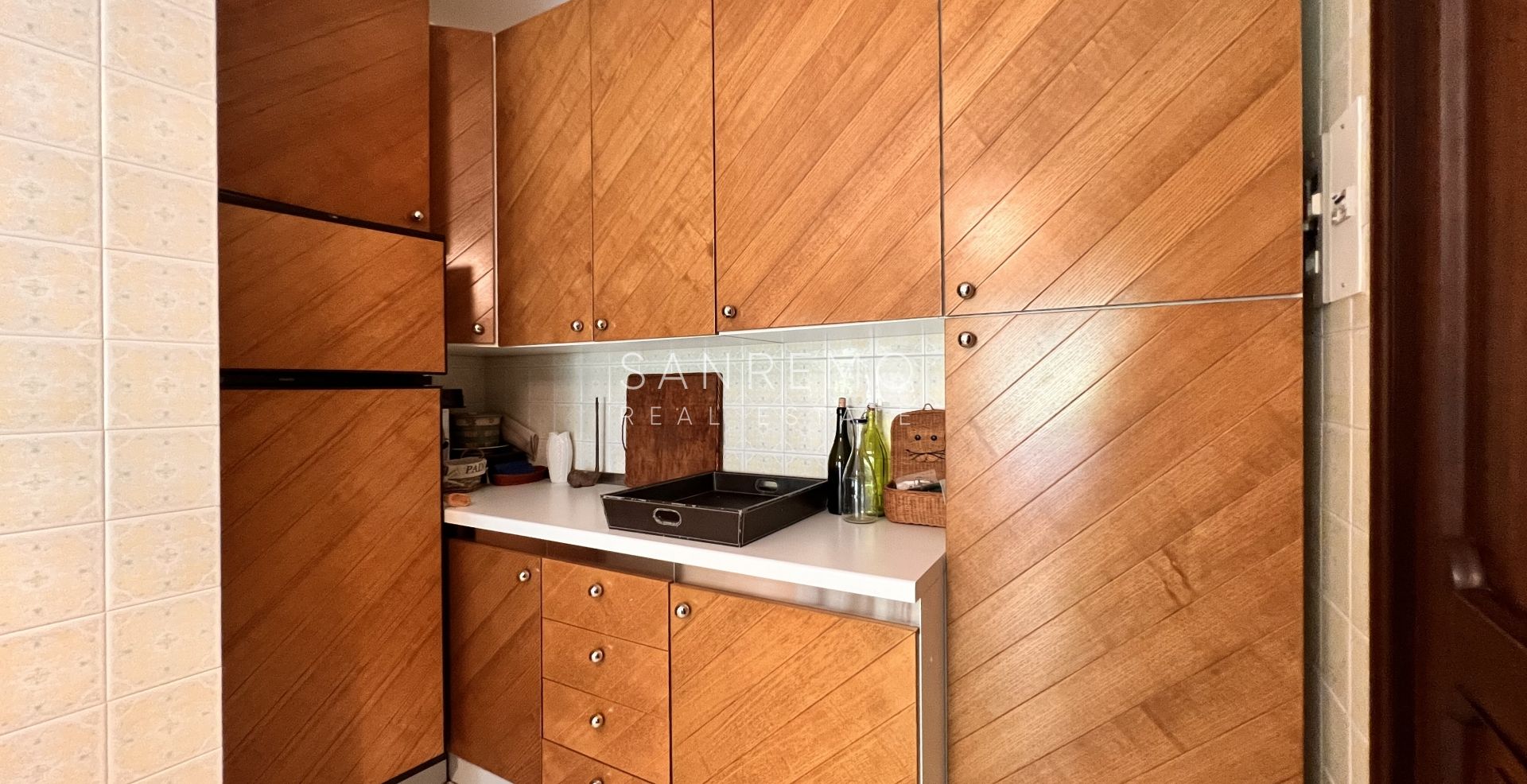 Bright 100 m2 apartment with sea view in a quiet area surrounded by greenery
