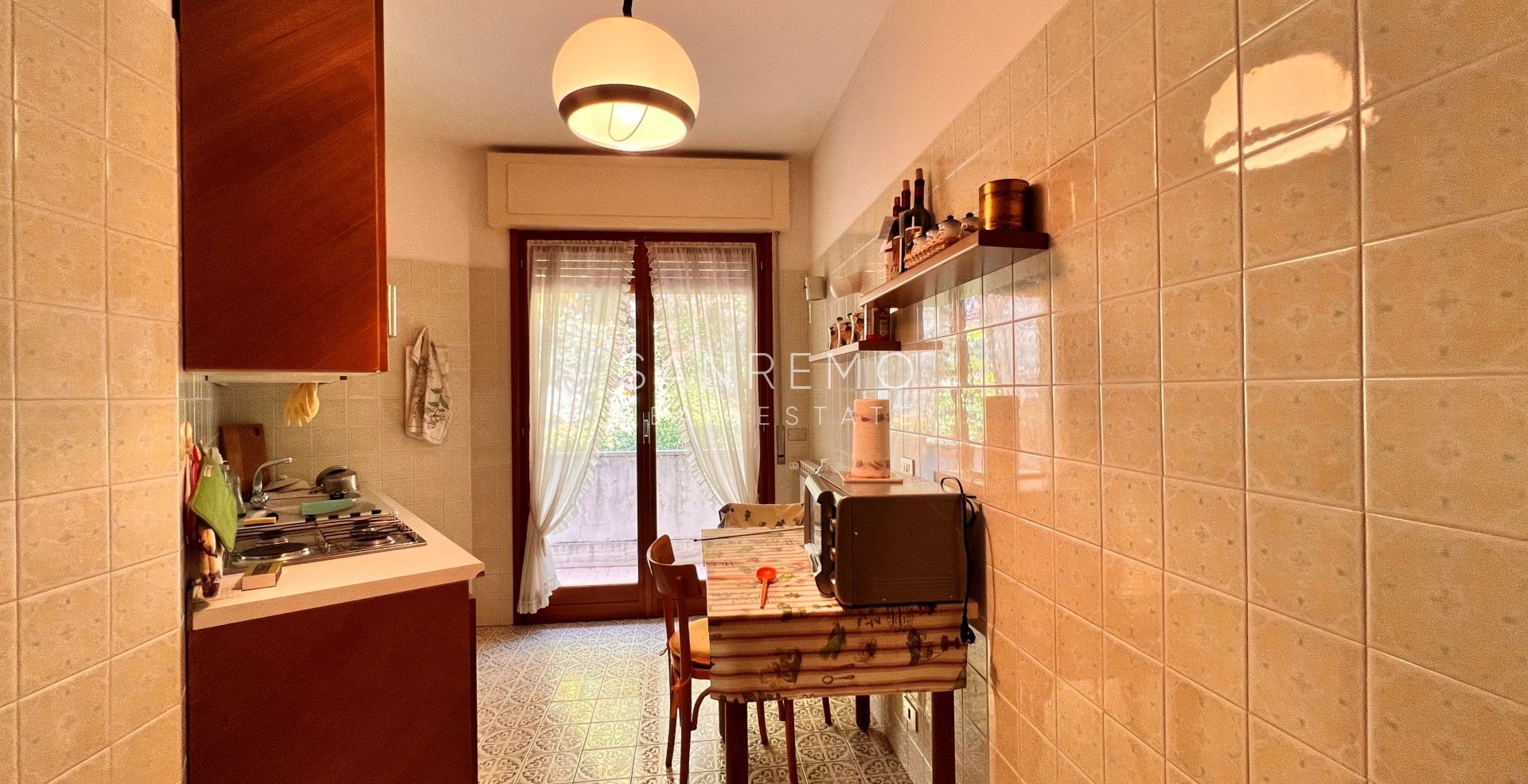 Bright 100 m2 apartment with sea view in a quiet area surrounded by greenery