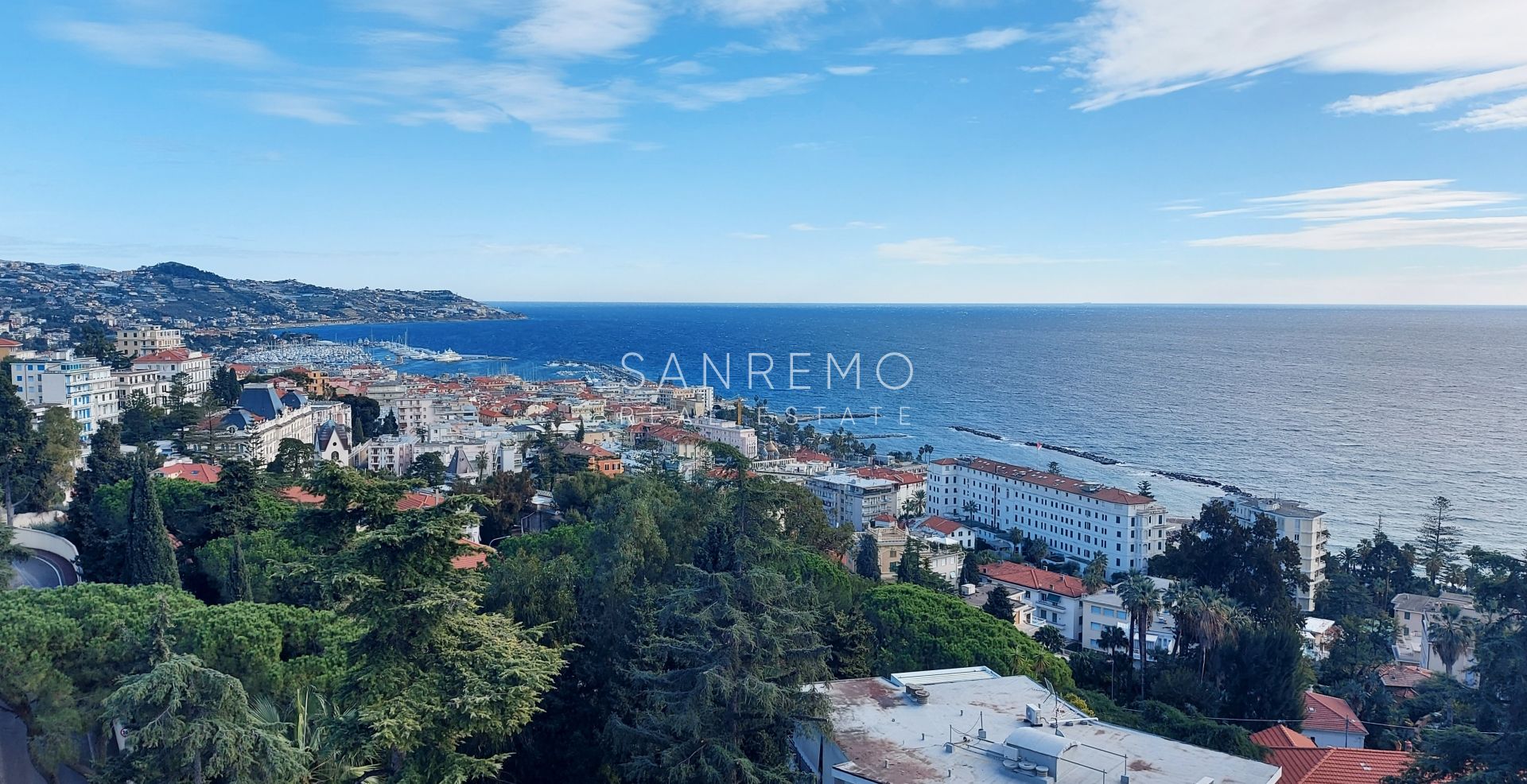 230 sqm apartment with large terrace and lovely sea view