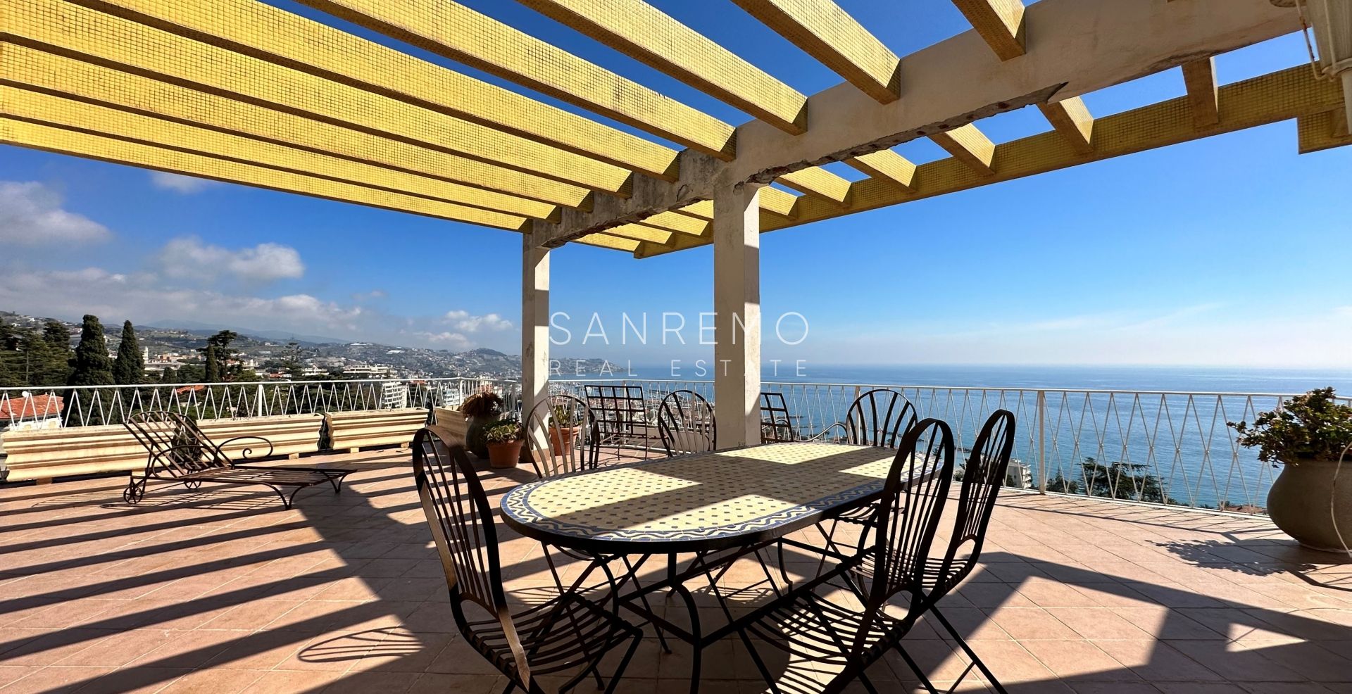 230 sqm apartment with large terrace and lovely sea view