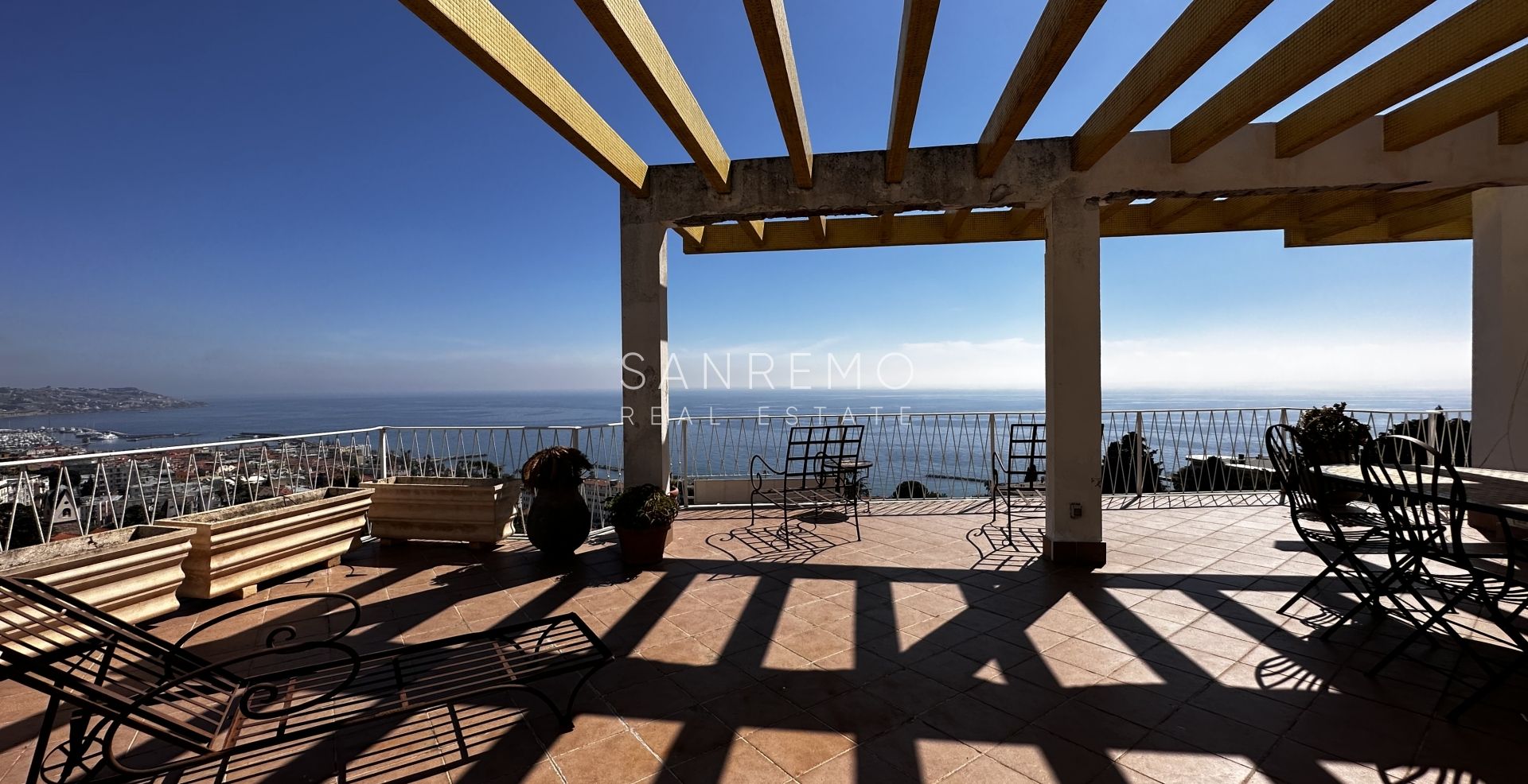 230 sqm apartment with large terrace and lovely sea view