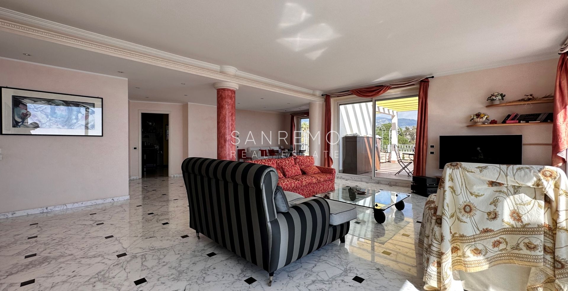 230 sqm apartment with large terrace and lovely sea view