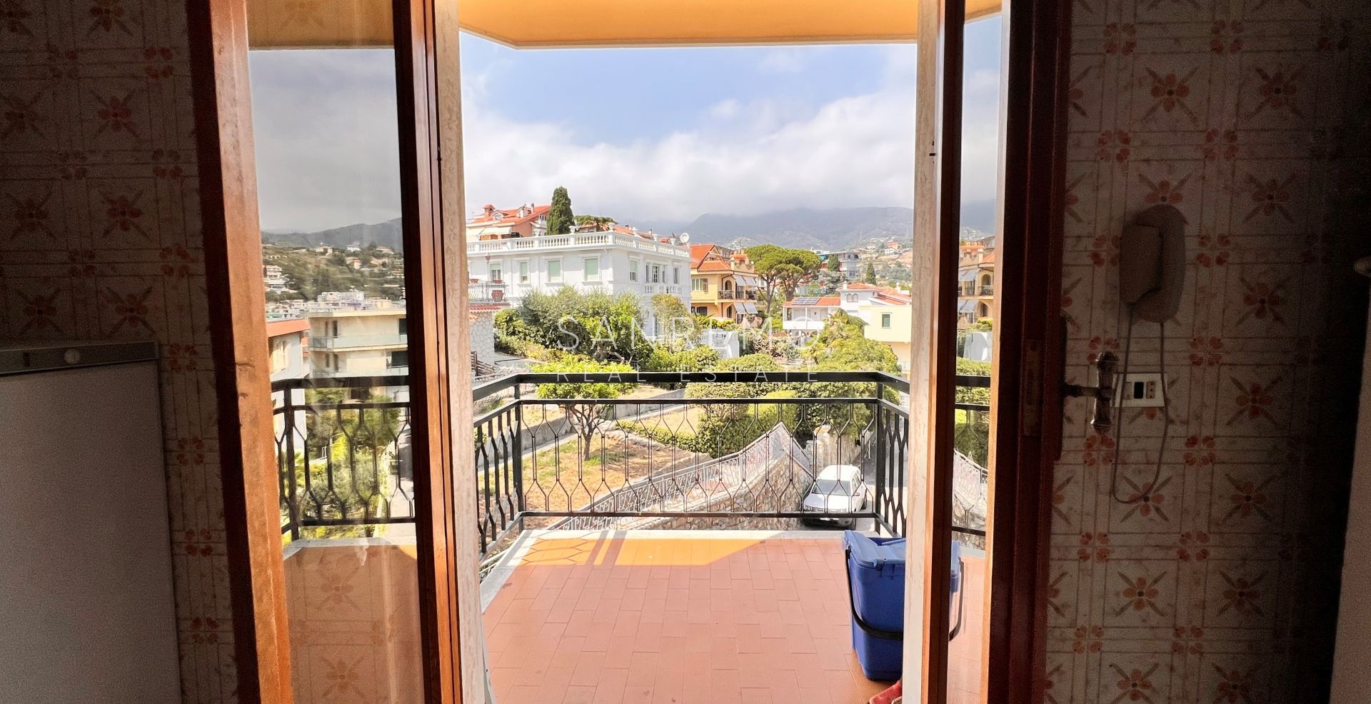 90 sqm. apartment with nice sea view and parking