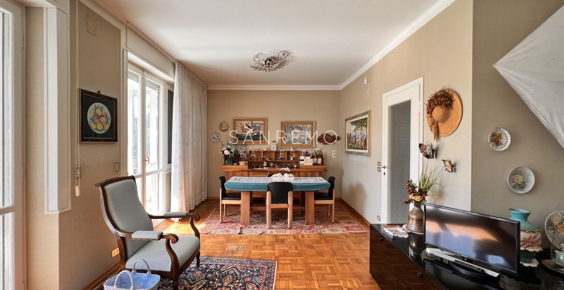 large apartment with terraces and garden in a great building with concierge