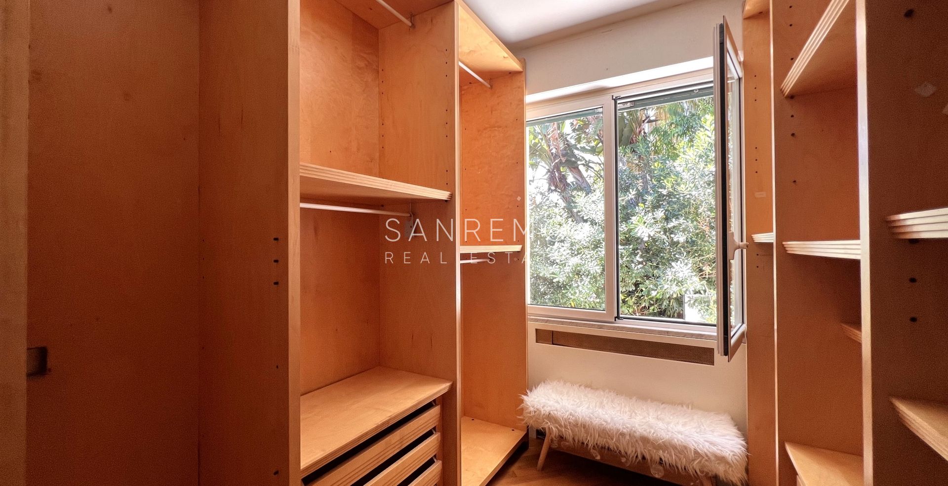 Penthouse with direct sea view