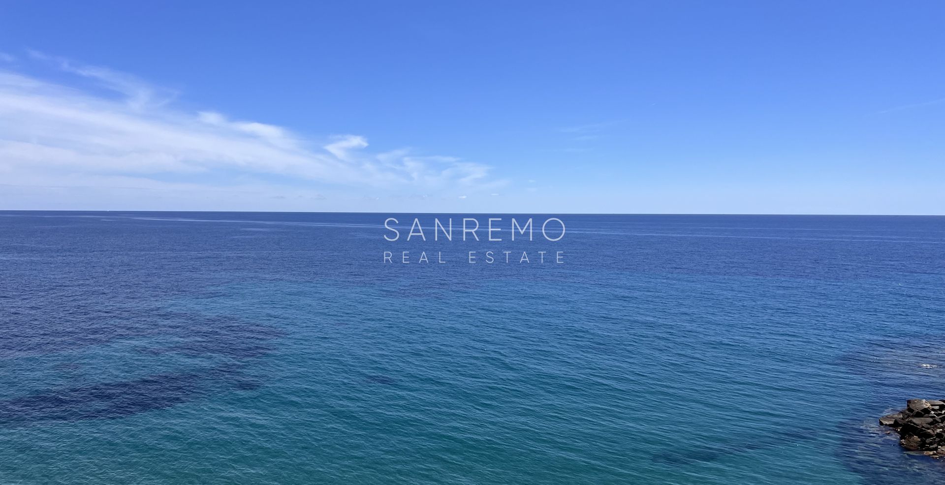 Penthouse with direct sea view