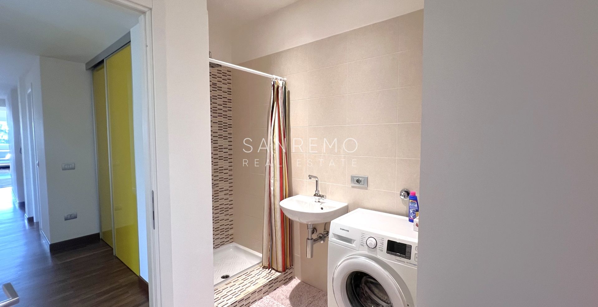 Apartment in perfect condition with pleasant terrace and sea view