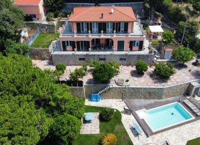 Luxury villa with swimming pool and sea view in Bordighera
