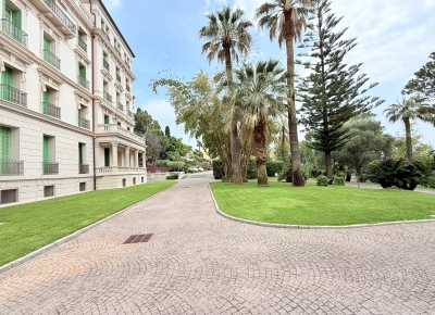 Penthouse in Ospedaletti with heated indoor swimming pool