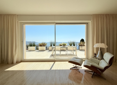 Prestigious penthouse with sea view