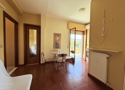 Charming one-bedroom apartment in a complex with concierge service, just a few steps from the sea