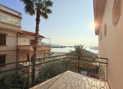 One-bedroom apartment with terrace and balcony, located directly on the beach between the two city ports.