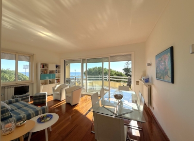 Bright apartment just a few steps from the sea and the cycle path