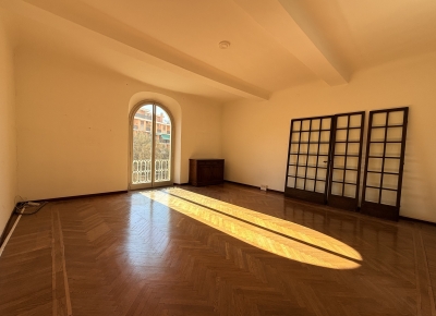 240-sqm apartment in an elegant period building